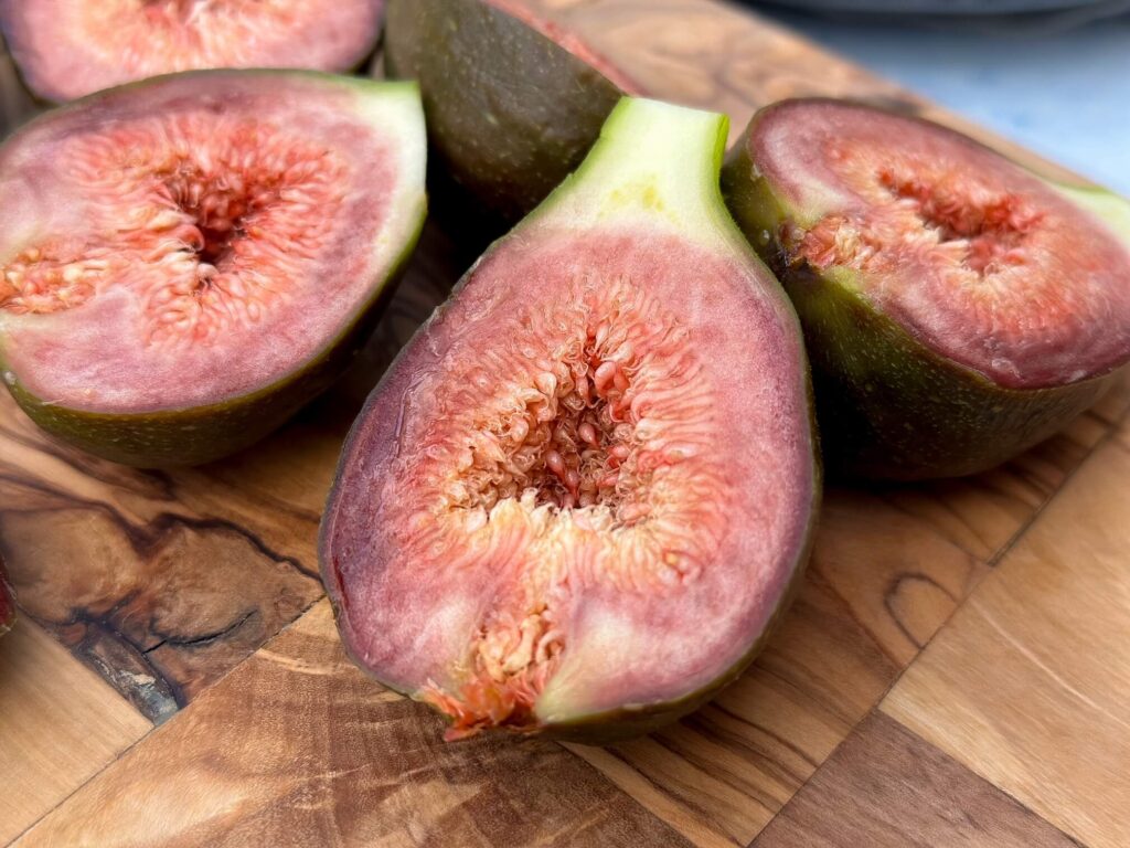 Feigen mit oder ohne Schale essen - so einfach geht´s Feigen mit oder ohne Schale essen - so einfach geht´s