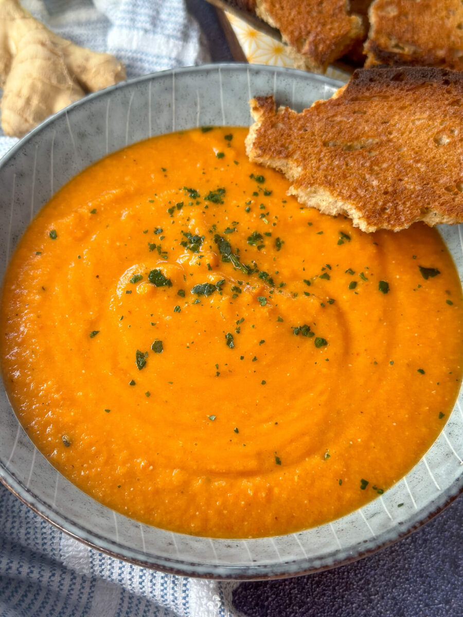 Rote Linsensuppe mit Kokosmilch - türkische Linsensuppe