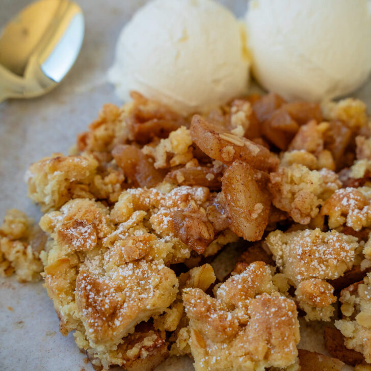 Apfel Crumble backen - einfaches Apple Crumble Rezept Apfel Crumble backen - einfaches Apple Crumble Rezept