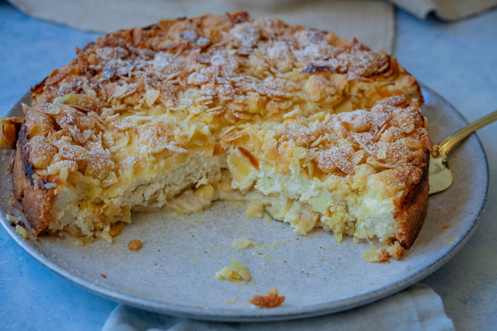 Apfelkuchen mit Mandeln und Quarkcreme