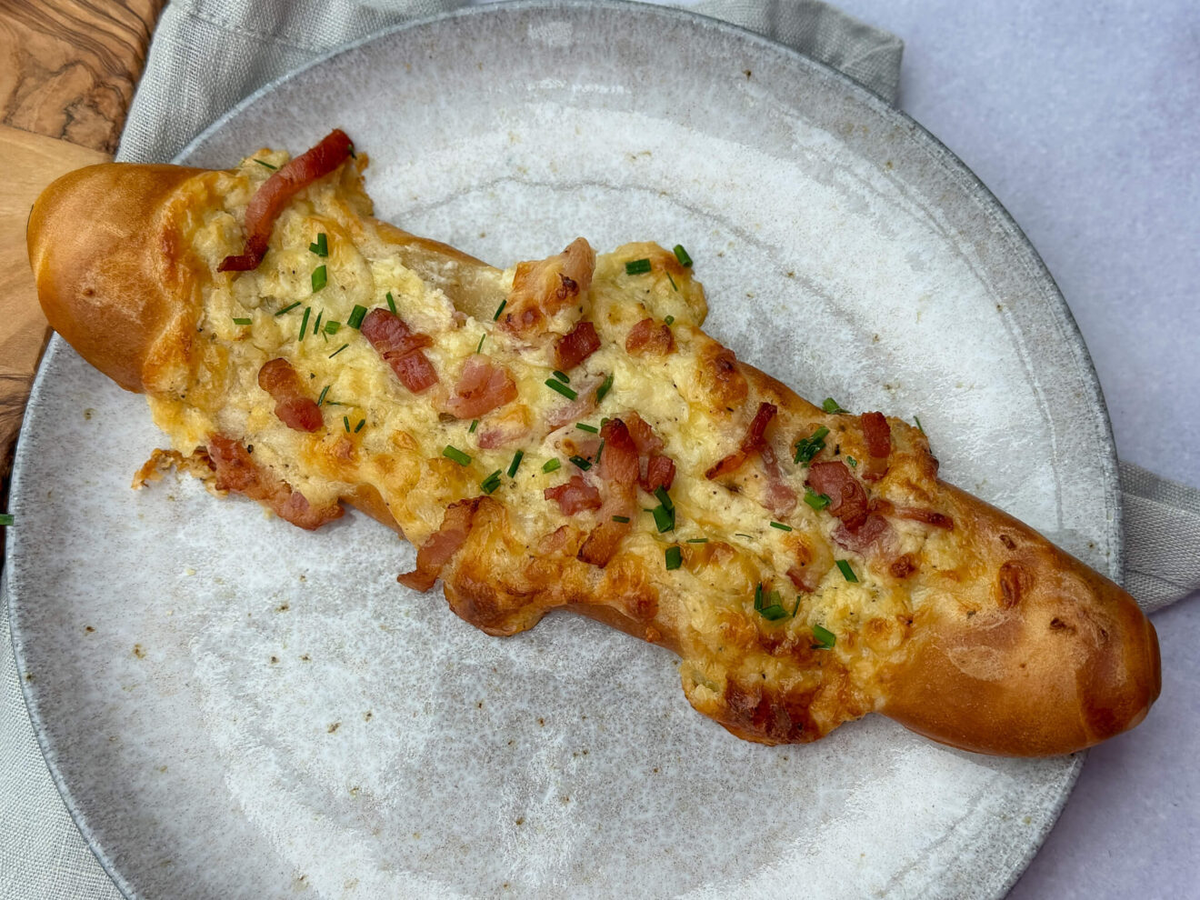 Schnelles Rezept für überbackene Laugenstangen - mega leckerer ... Schnelles Rezept für überbackene Laugenstangen - mega leckerer ...