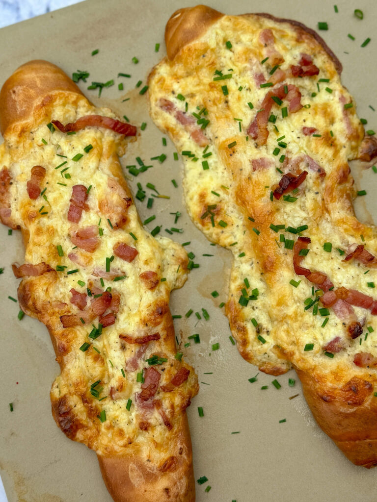 Schnelles Rezept für überbackene Laugenstangen - mega leckerer ... Schnelles Rezept für überbackene Laugenstangen - mega leckerer ...