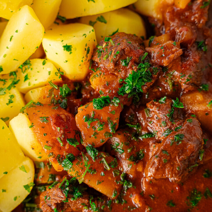 Leckeres Gulasch kochen - Ungarisches Gulasch Rezept mit Paprika