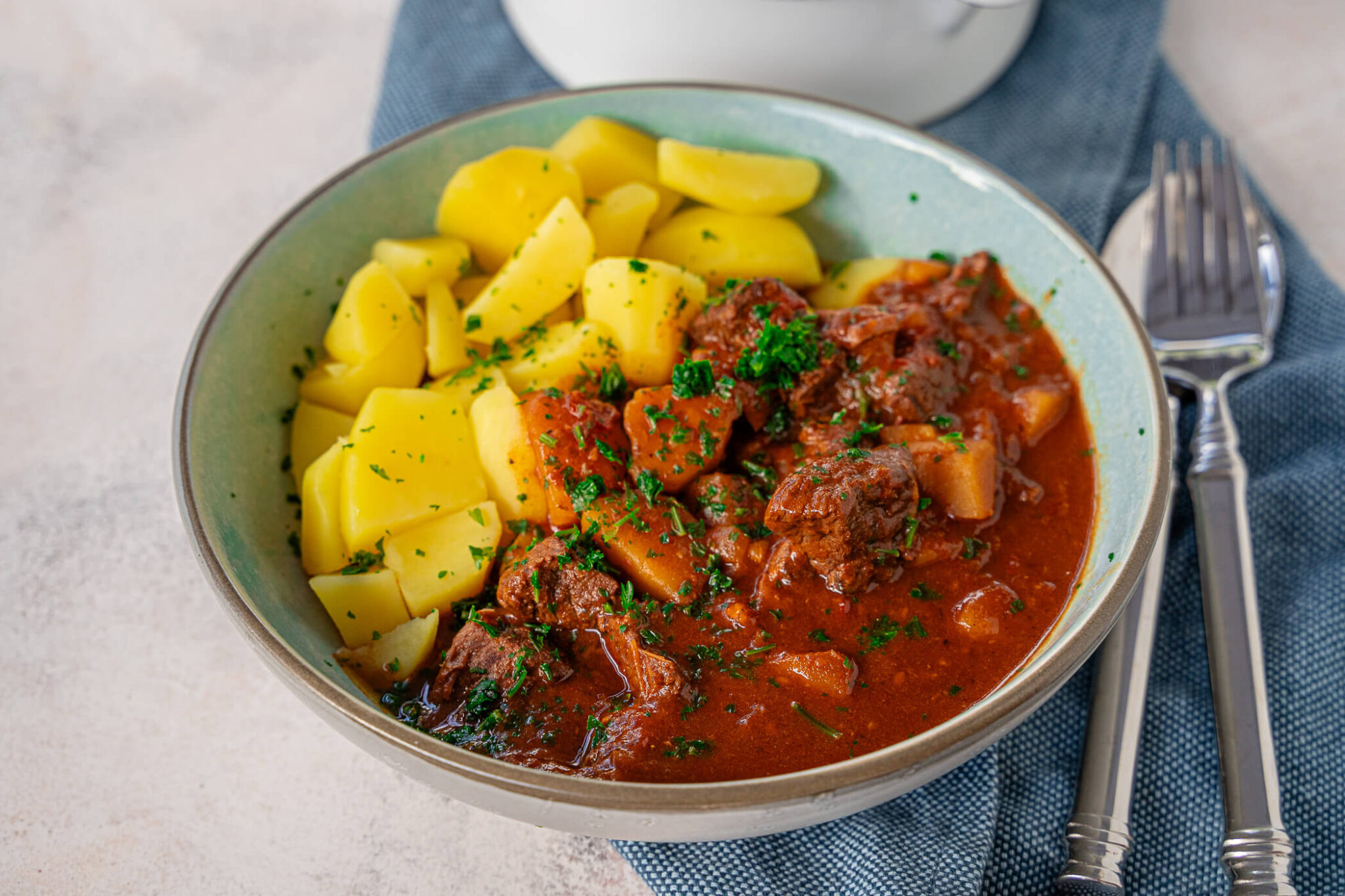 Leckeres Gulasch kochen - Ungarisches Gulasch Rezept mit Paprika