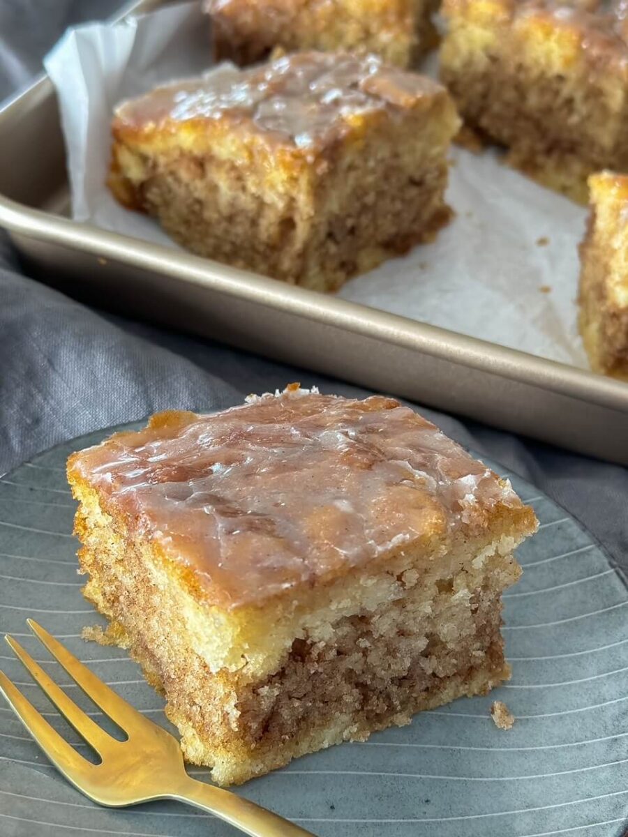 Zimtschneckenkuchen Rezept - einfacher Rührkuchen mit viel Zimt