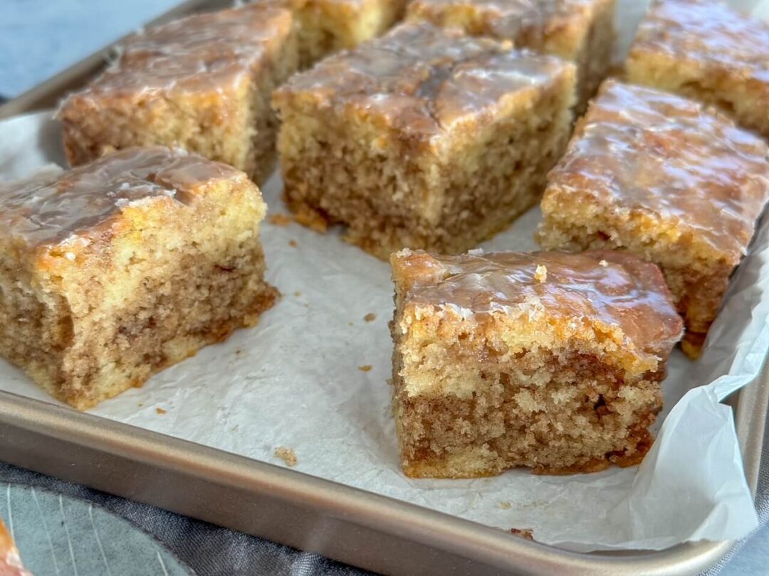 Super leckerer und saftiger Marzipan Kuchen - einfaches Rezept