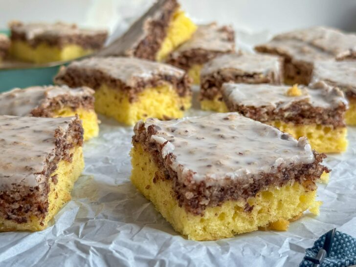 Köstliche Nussschnitten – einfaches Rezept für weichen fluffigen Nusskuchen
