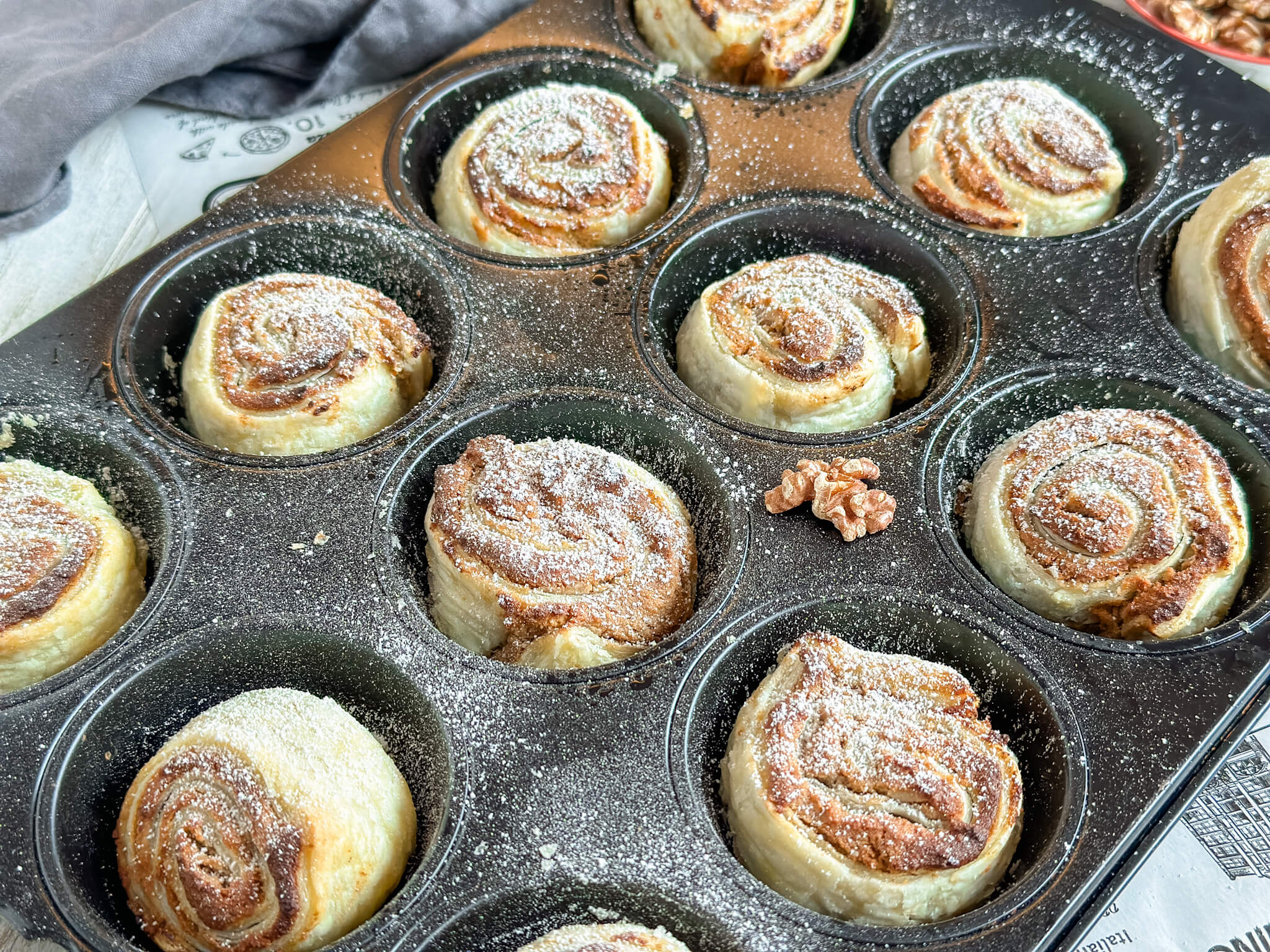 Schnelle Marzipan Walnuss Schnecken aus Blätterteig - Einfach Malene