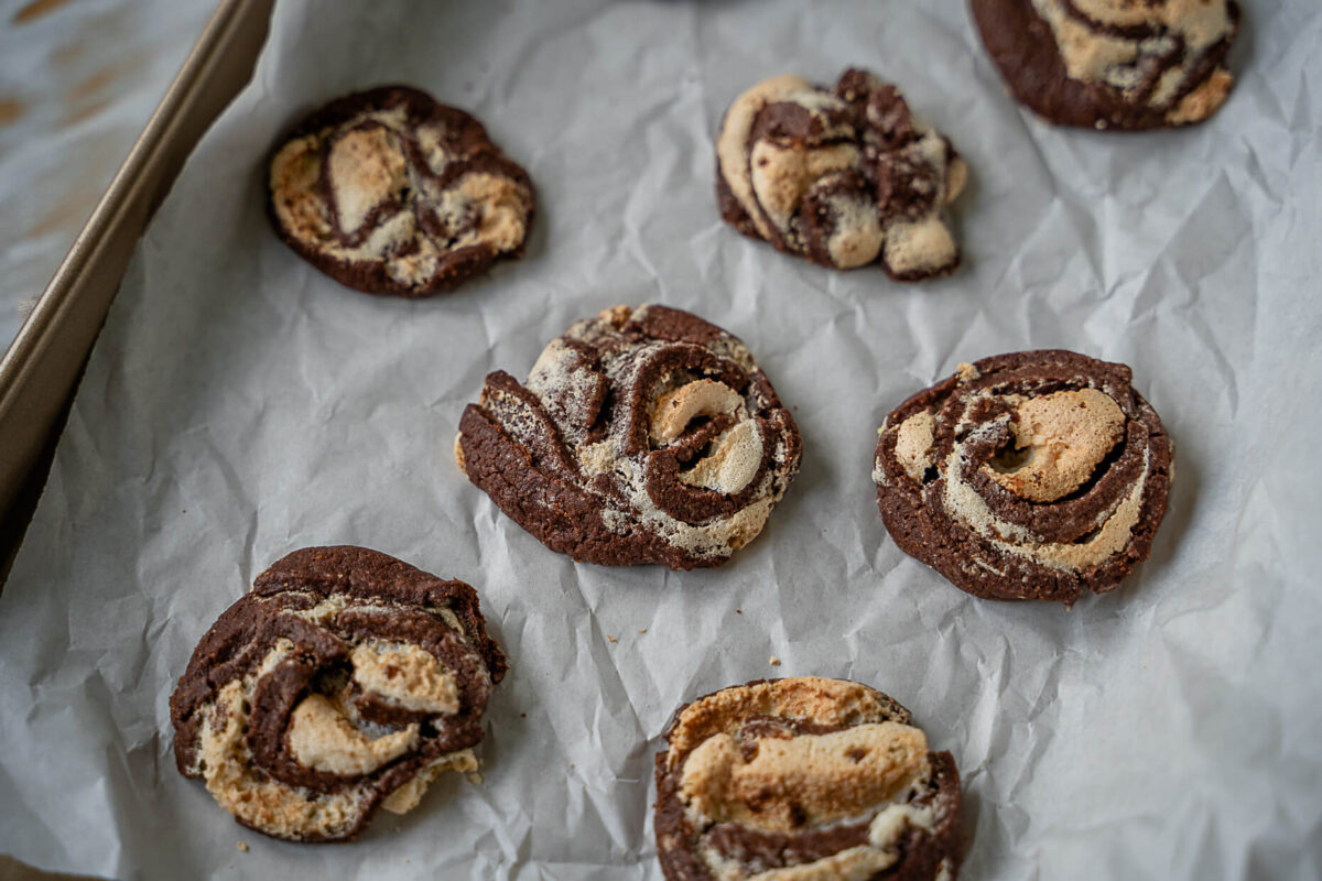Schokoladen Spritzgebäck - mit Konfitüre oder Schokocreme gefüllt ... Schokoladen Spritzgebäck - mit Konfitüre oder Schokocreme gefüllt ...