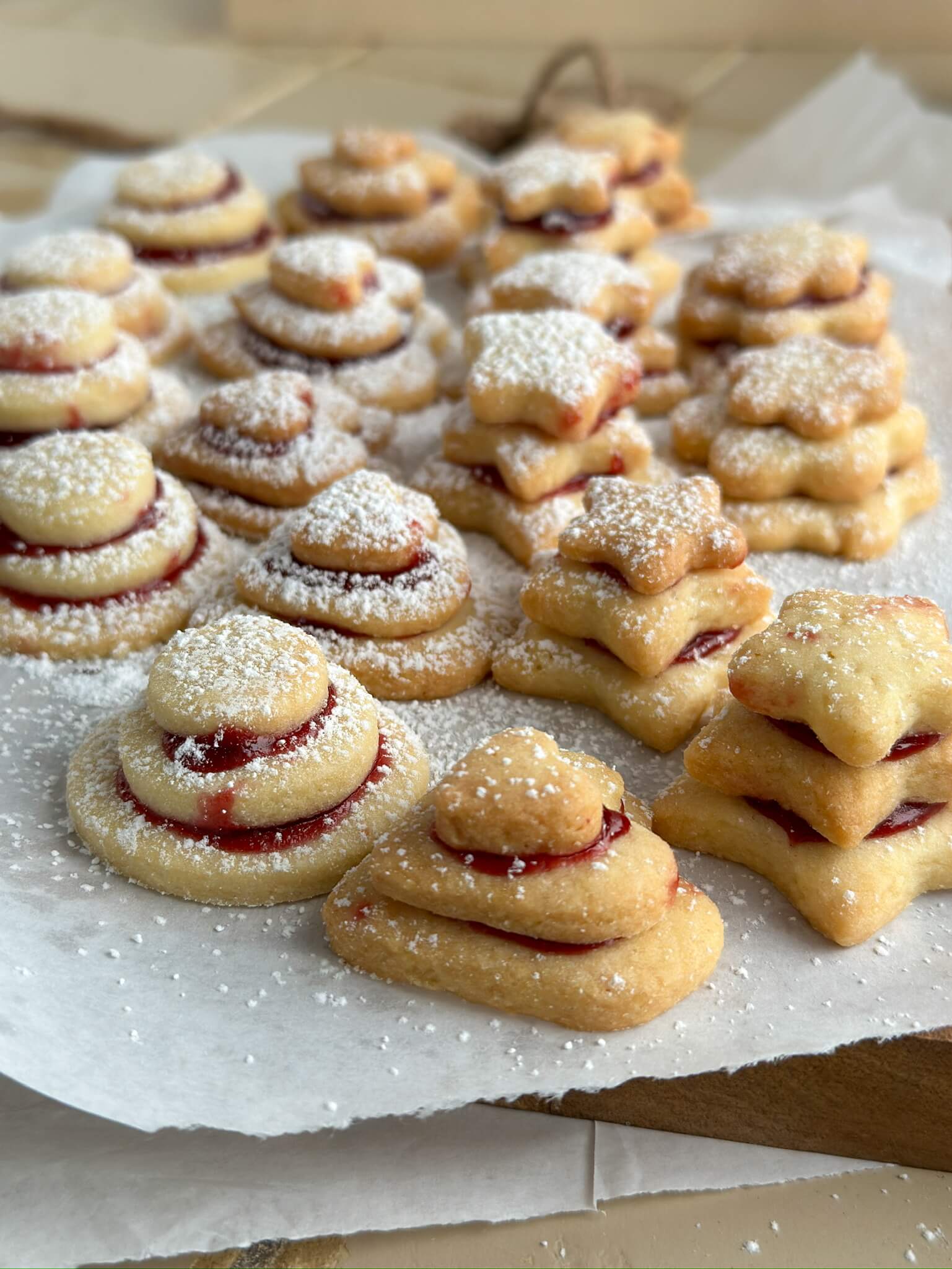 Plätzchen Mit Marzipan Und Marmelade