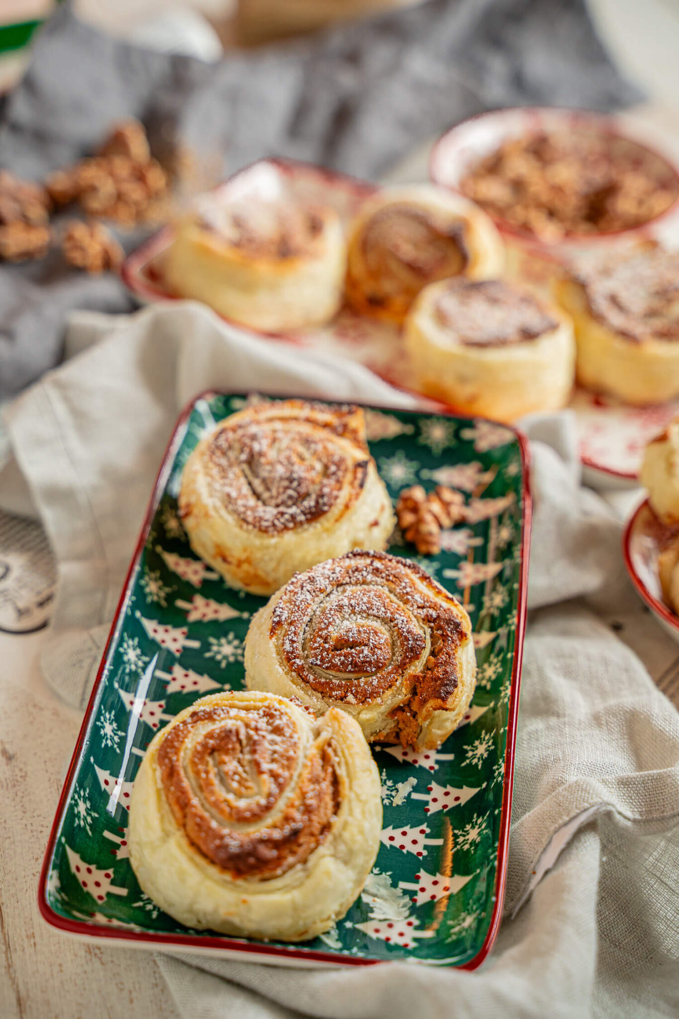 Schnelle Marzipan Walnuss Schnecken aus Blätterteig - Einfach Malene