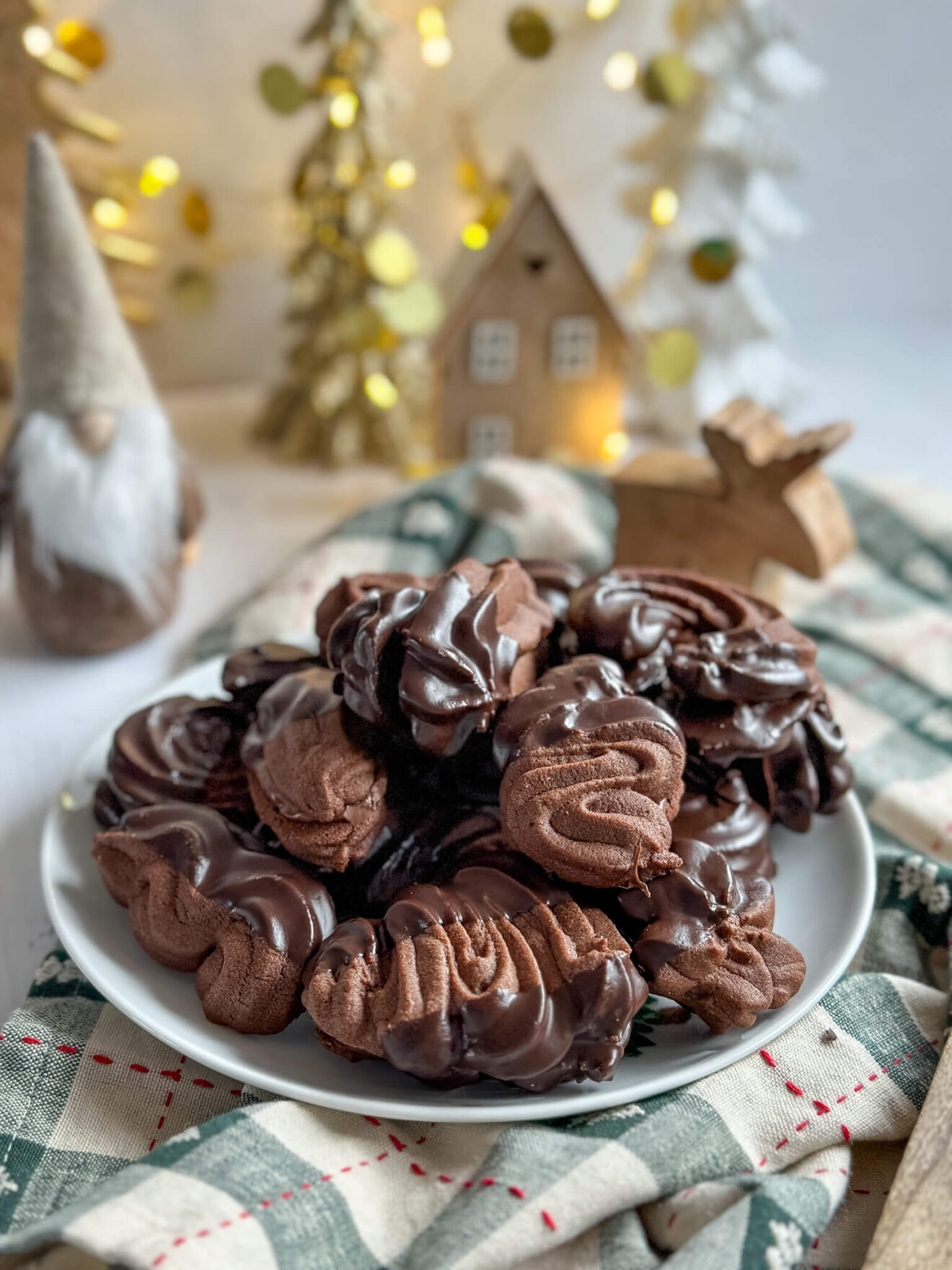 Schokoladen Spritzgebäck - mit Konfitüre oder Schokocreme gefüllt ... Schokoladen Spritzgebäck - mit Konfitüre oder Schokocreme gefüllt ...