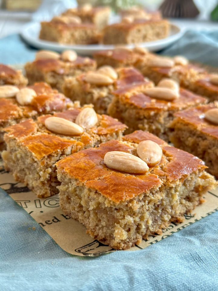 Mandelschnitten mit Marzipan und Schokoladenglasur