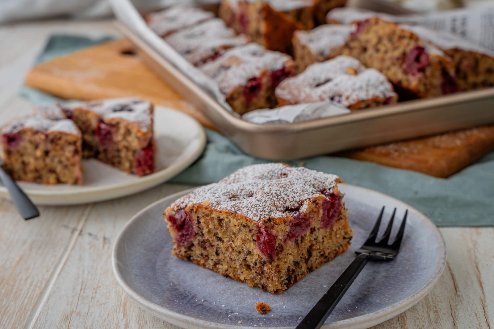 Walnusskuchen vom Blech backen - einfaches &amp; leckeres Rezept