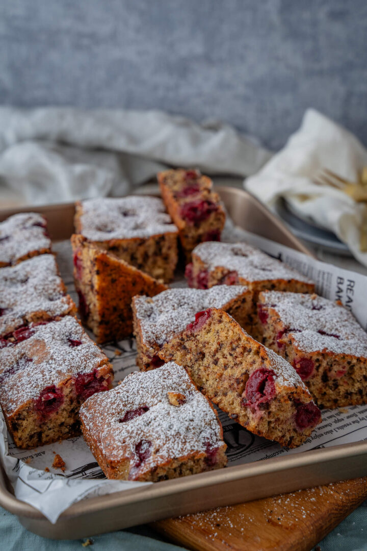 Einfacher Kirsch Nuss Kuchen vom Blech