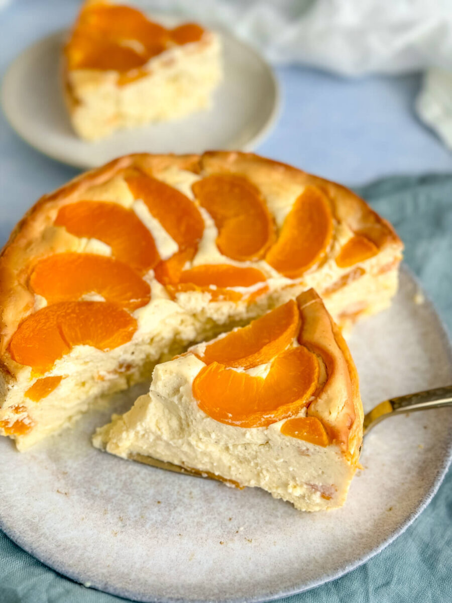 Einfaches Rezept für Käsekuchen mit Pfirsich - cremig und mega lecker ... Einfaches Rezept für Käsekuchen mit Pfirsich - cremig und mega lecker ...