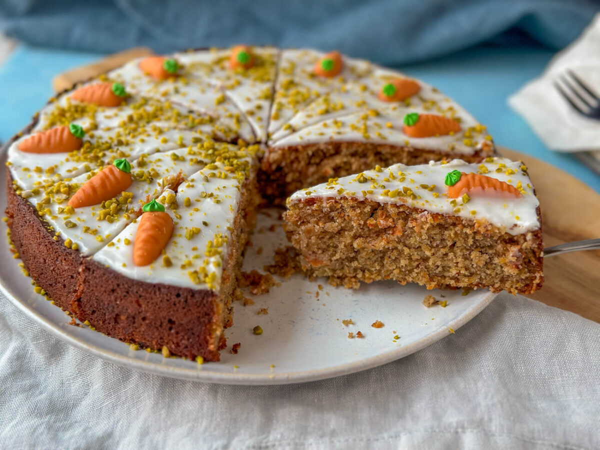 Rüblikuchen - saftiger Karottenkuchen für die Osterzeit - Einfach Malene