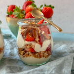 Erdbeer Brezel Schichtdessert im Glas