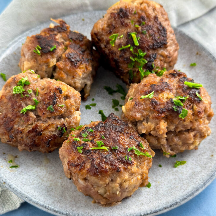 Saftige Frikadellen wie bei Mama selber braten - Einfach Malene Saftige Frikadellen wie bei Mama selber braten - Einfach Malene