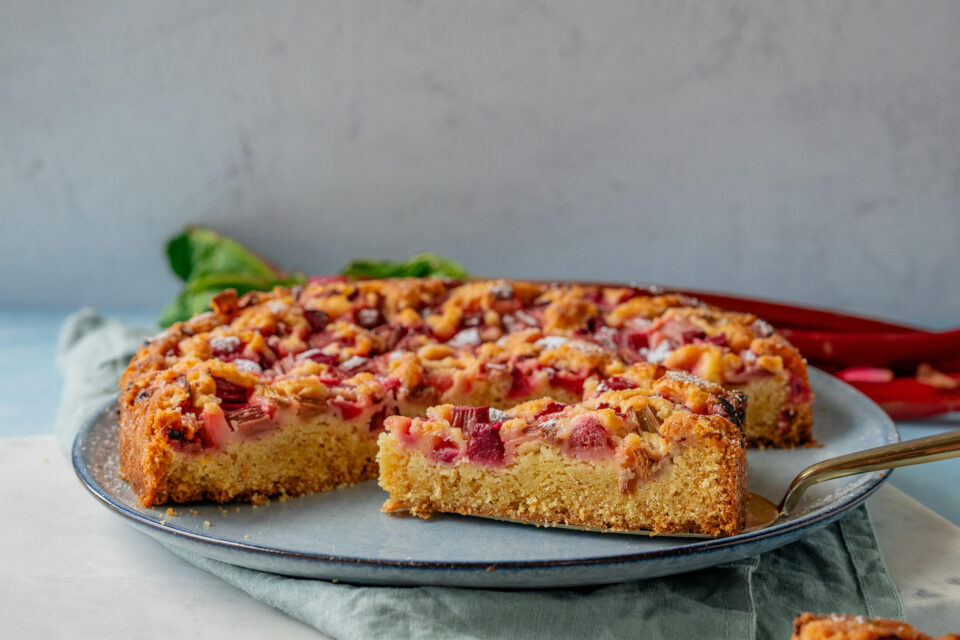 Rhabarberkuchen aus der Springform - mega lecker - Einfach Malene