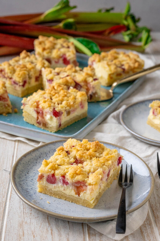 Quarkkuchen mit Rhabarber und Streuseln vom Blech