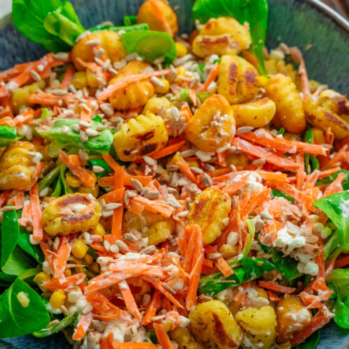 Salat mit knusprigen Gnocchi