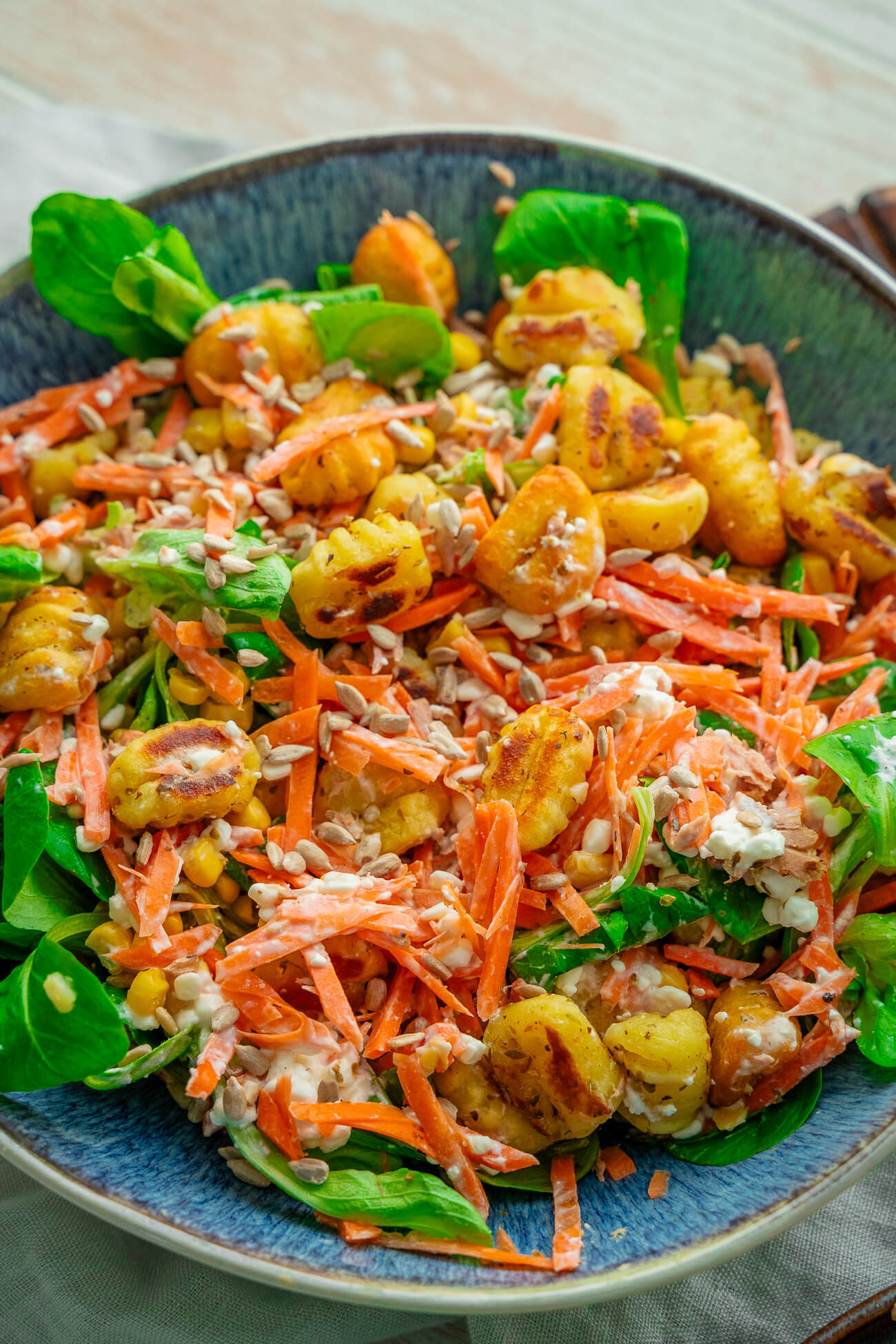 Salat mit knusprigen Gnocchi