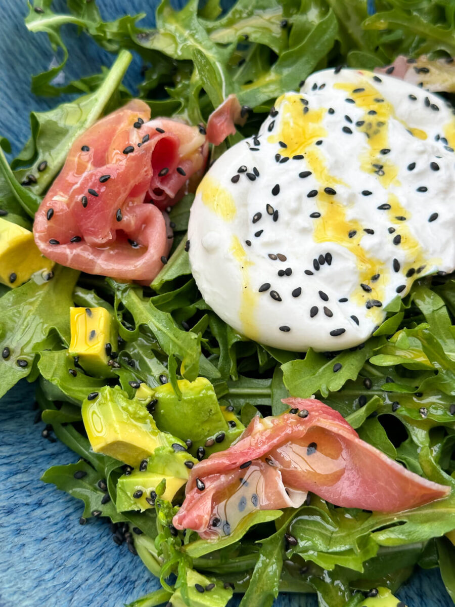 Blitzrezept für Rucola Salat mit Burrata &amp; Schinken