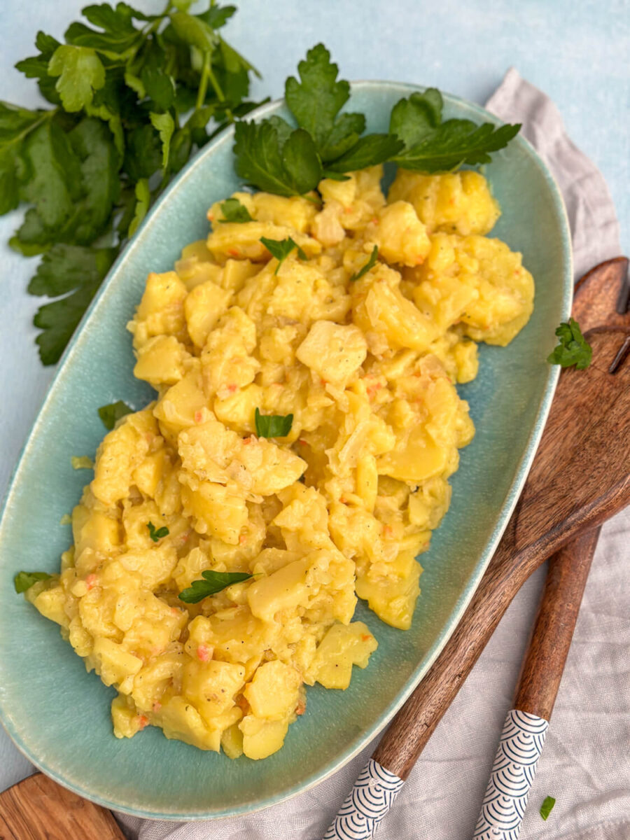 Schwäbischer Kartoffelsalat mit Brühe und Senf