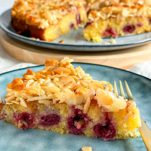 Saftigen Kirsch-Mandelkuchen backen - einfaches Kuchen Rezept Saftigen Kirsch-Mandelkuchen backen - einfaches Kuchen Rezept