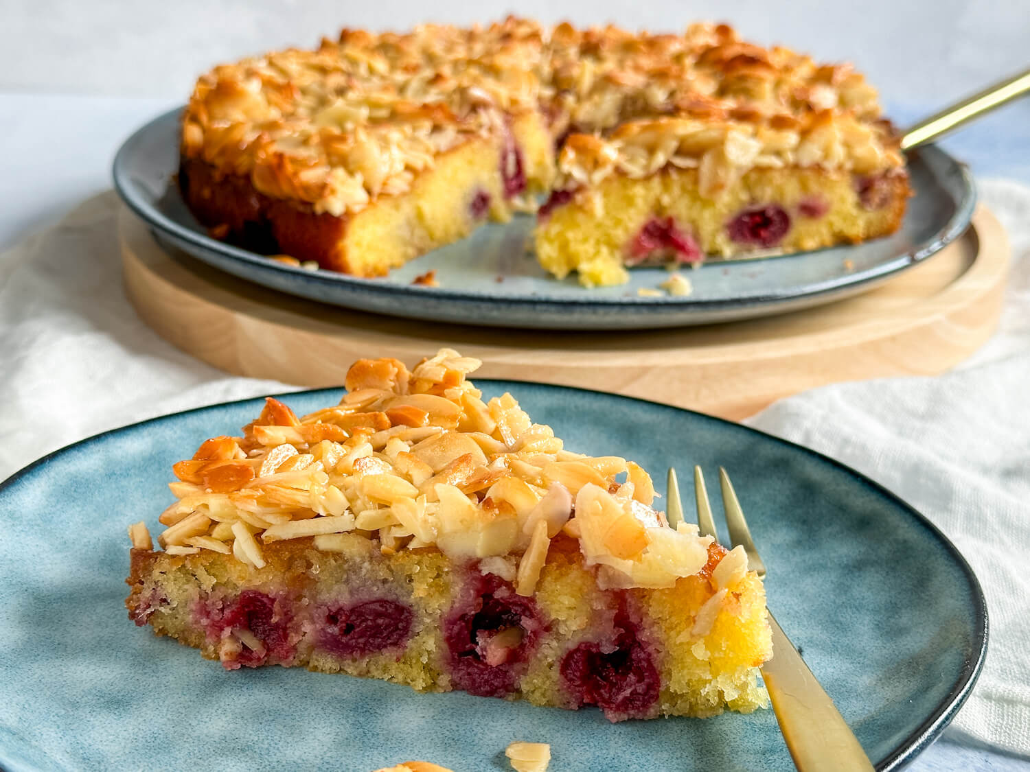 Mandelkuchen mit Kirsche