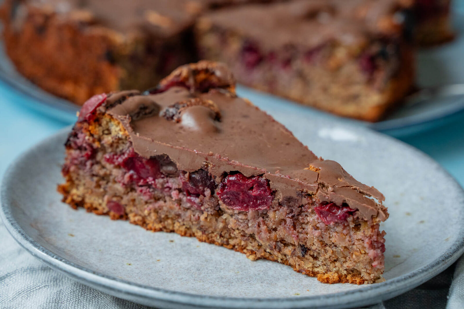 Saftiger Nusskuchen ohne Mehl - Glutenfreier Kirschenkuchen