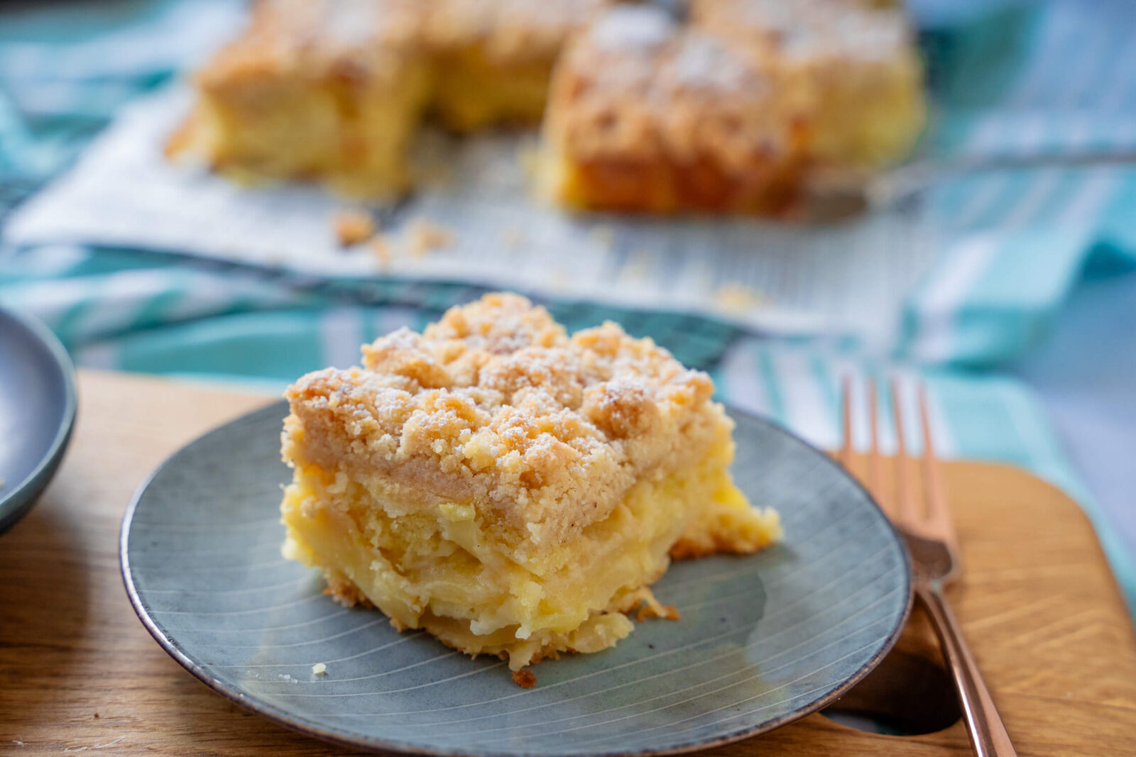 Saftiger Apfel-Streuselkuchen vom Blech - einfach &amp; mega lecker