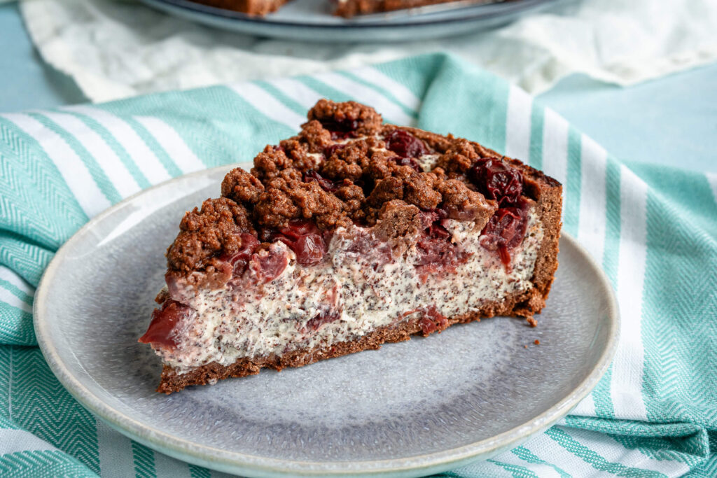 Saftiger Schoko Mohnkuchen mit Kirschen und Streuseln