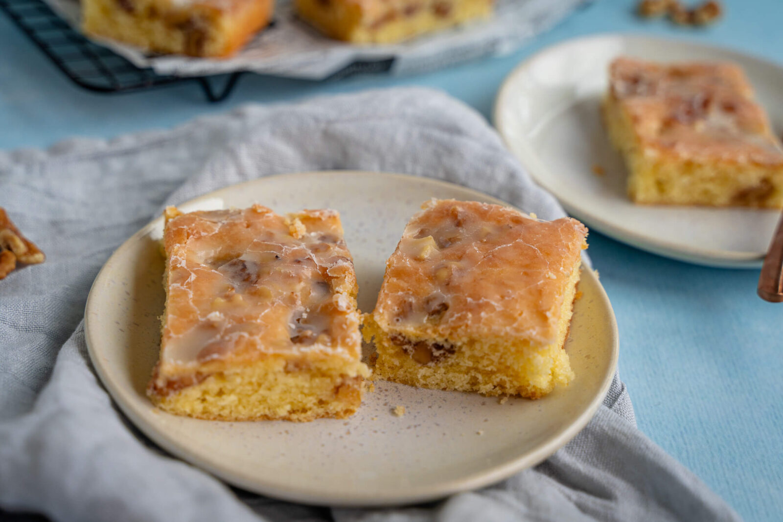 Walnusskuchen vom Blech backen - einfaches &amp; leckeres Rezept