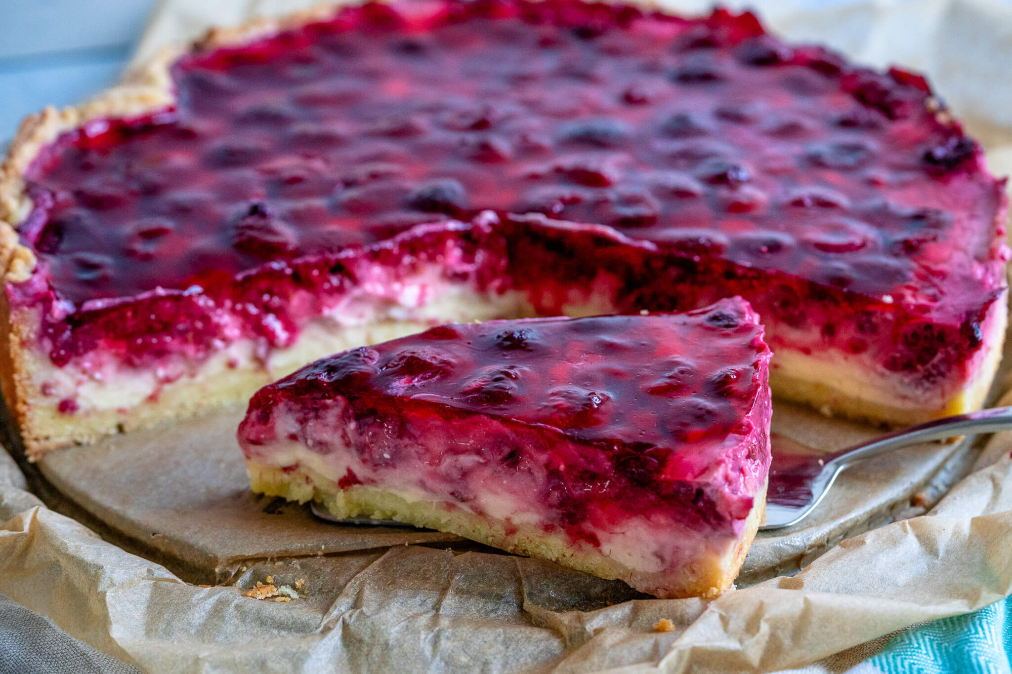 Einfaches Himbeer-Schmand-Kuchen Rezept - cremig & köstlich Einfaches Himbeer-Schmand-Kuchen Rezept - cremig & köstlich