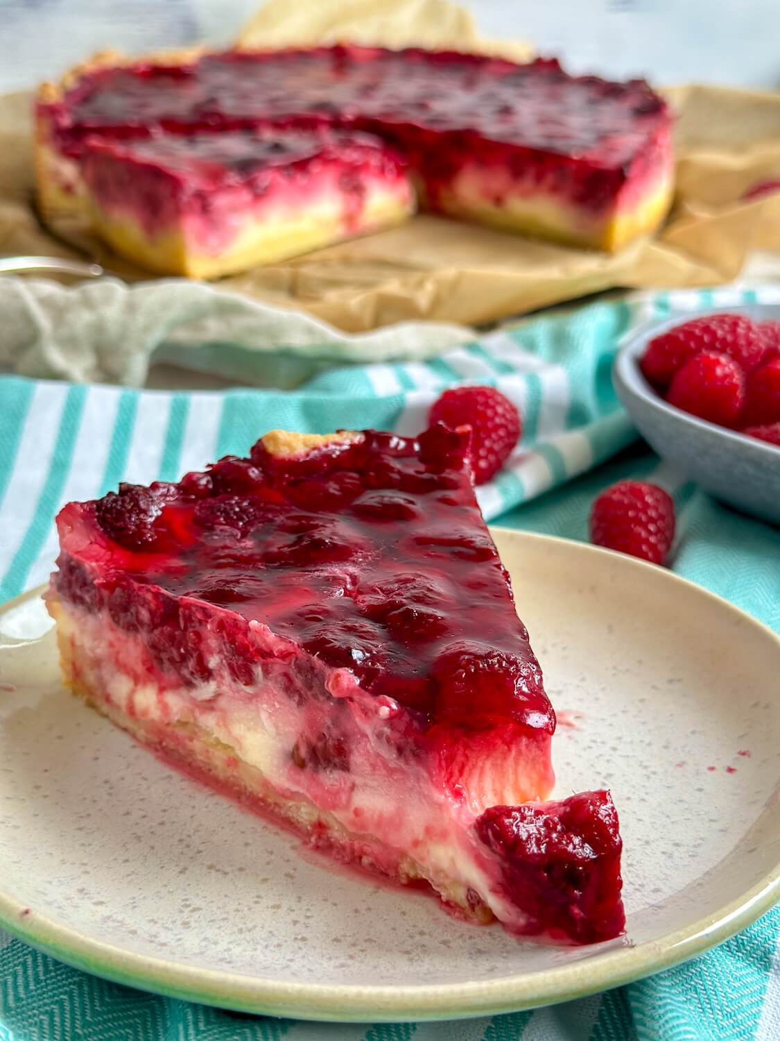 Einfaches Himbeer-Schmand-Kuchen Rezept - cremig & köstlich Einfaches Himbeer-Schmand-Kuchen Rezept - cremig & köstlich