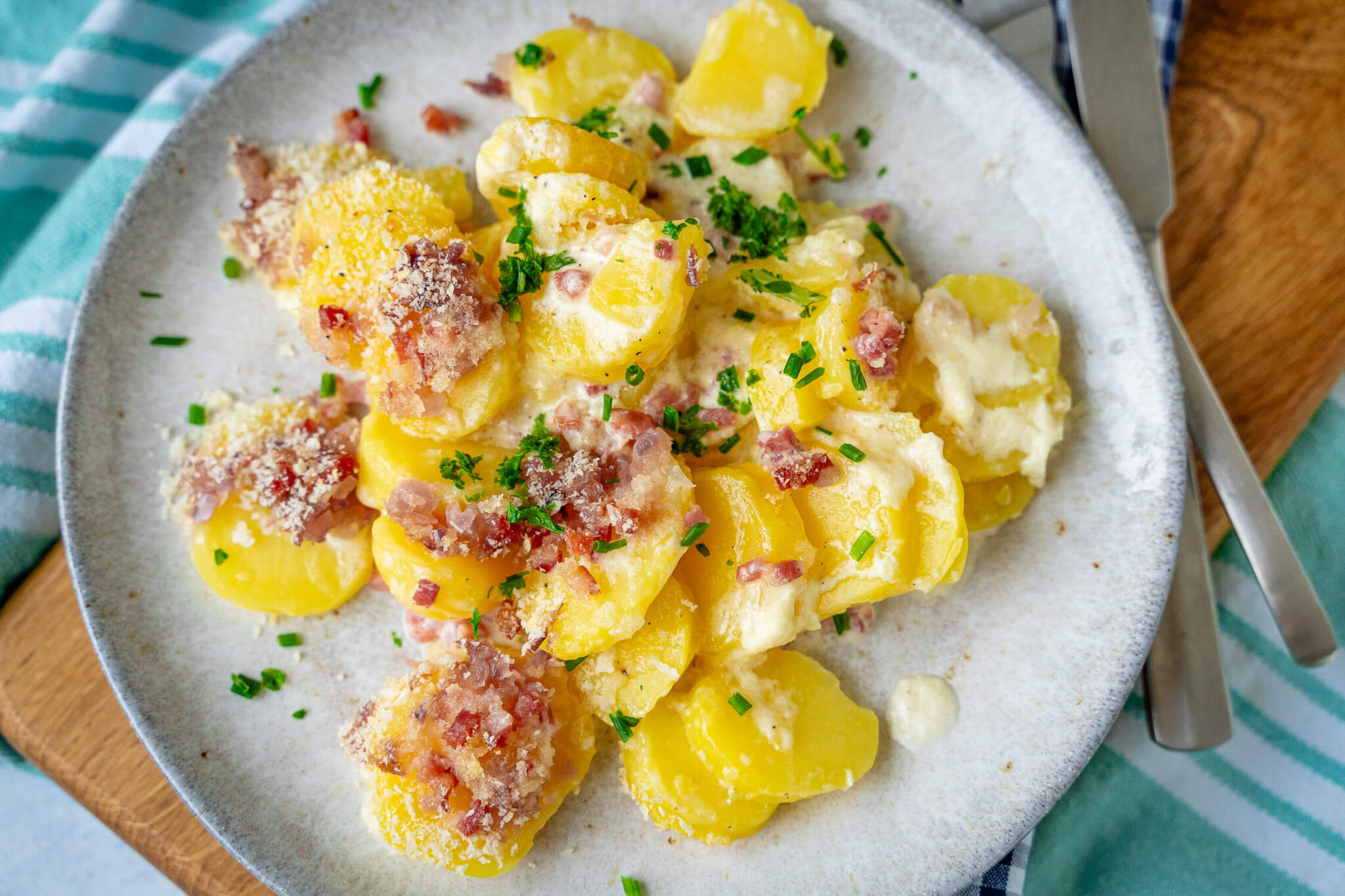Einfacher Carbonara Kartoffelauflauf – mit Sahne und Schinken
