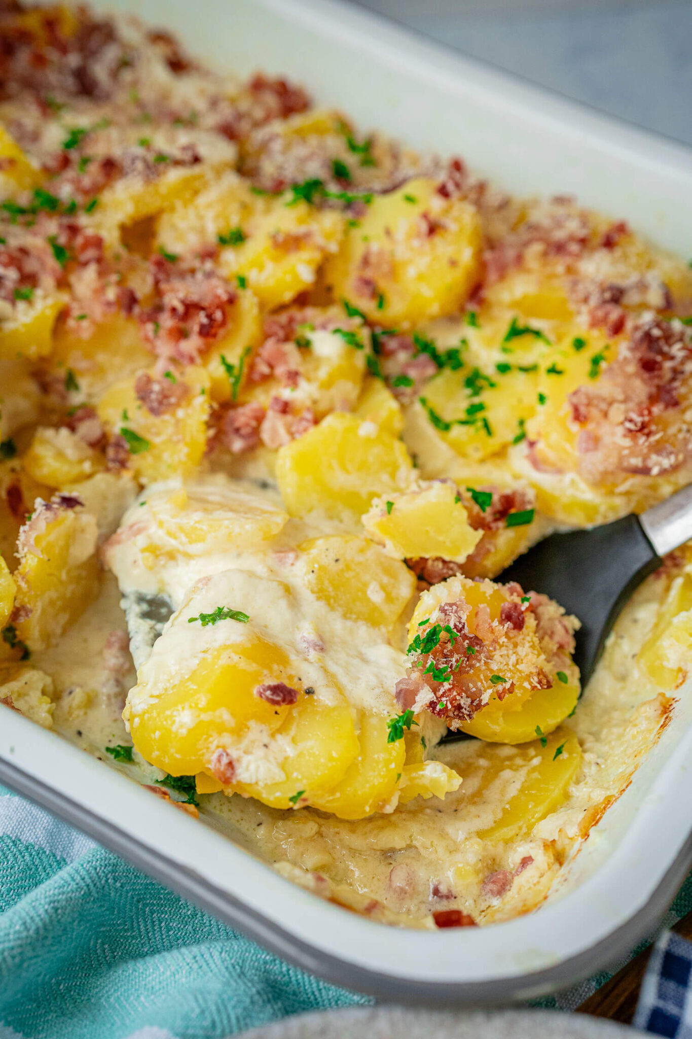 Einfacher Carbonara Kartoffelauflauf – mit Sahne und Schinken Einfacher Carbonara Kartoffelauflauf – mit Sahne und Schinken