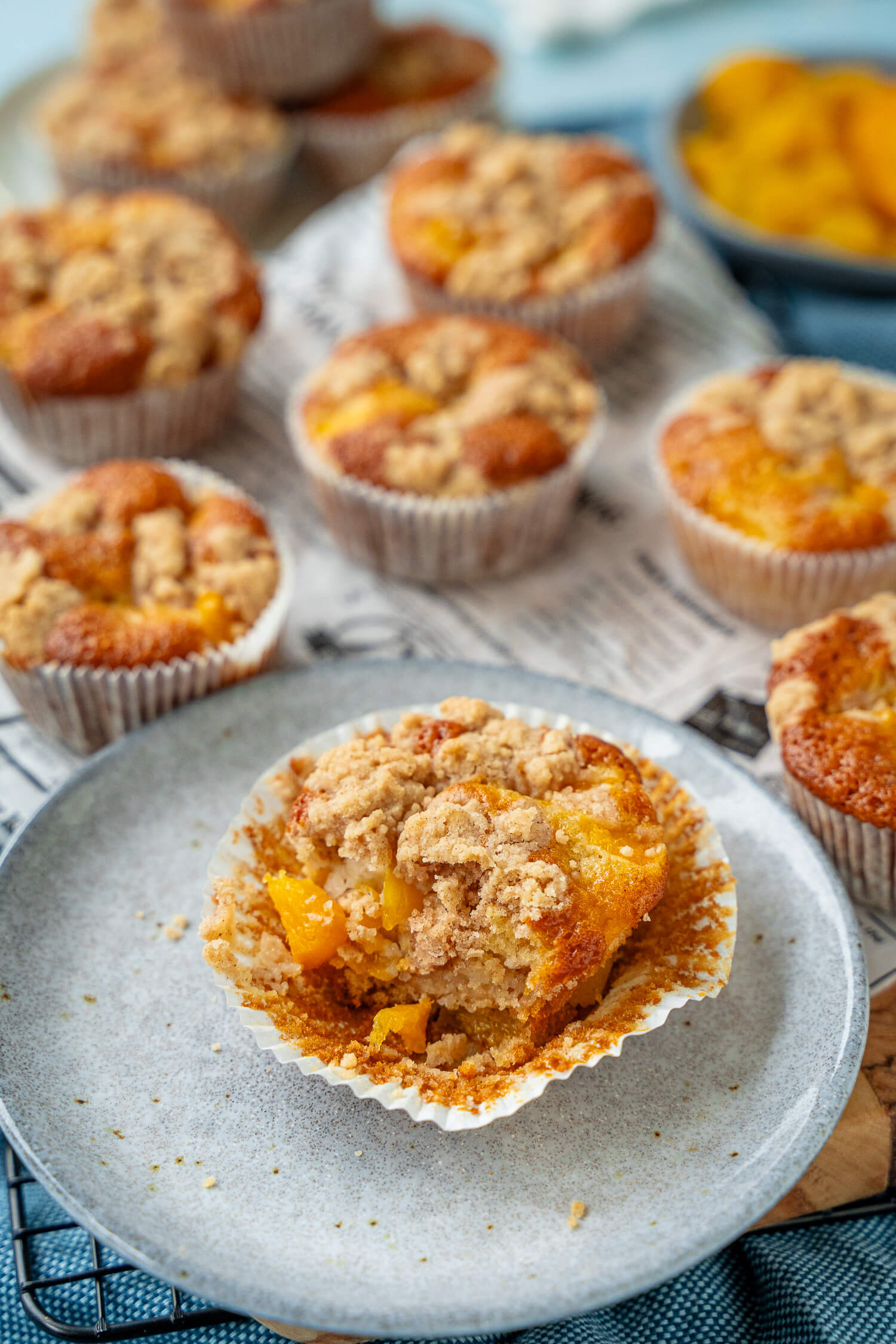 Pfirsich-Streusel-Muffins - saftige Muffins mit Zimtstreuseln - Einfach ... Pfirsich-Streusel-Muffins - saftige Muffins mit Zimtstreuseln - Einfach ...