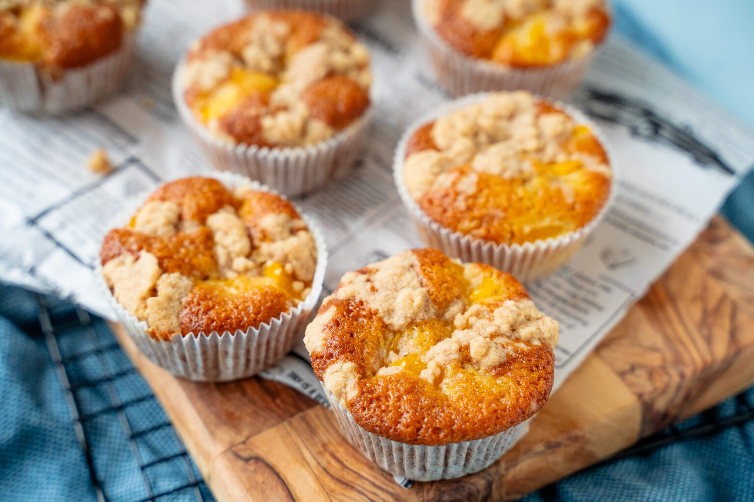Pfirsich-Streusel-Muffins - saftige Muffins mit Zimtstreuseln - Einfach ...