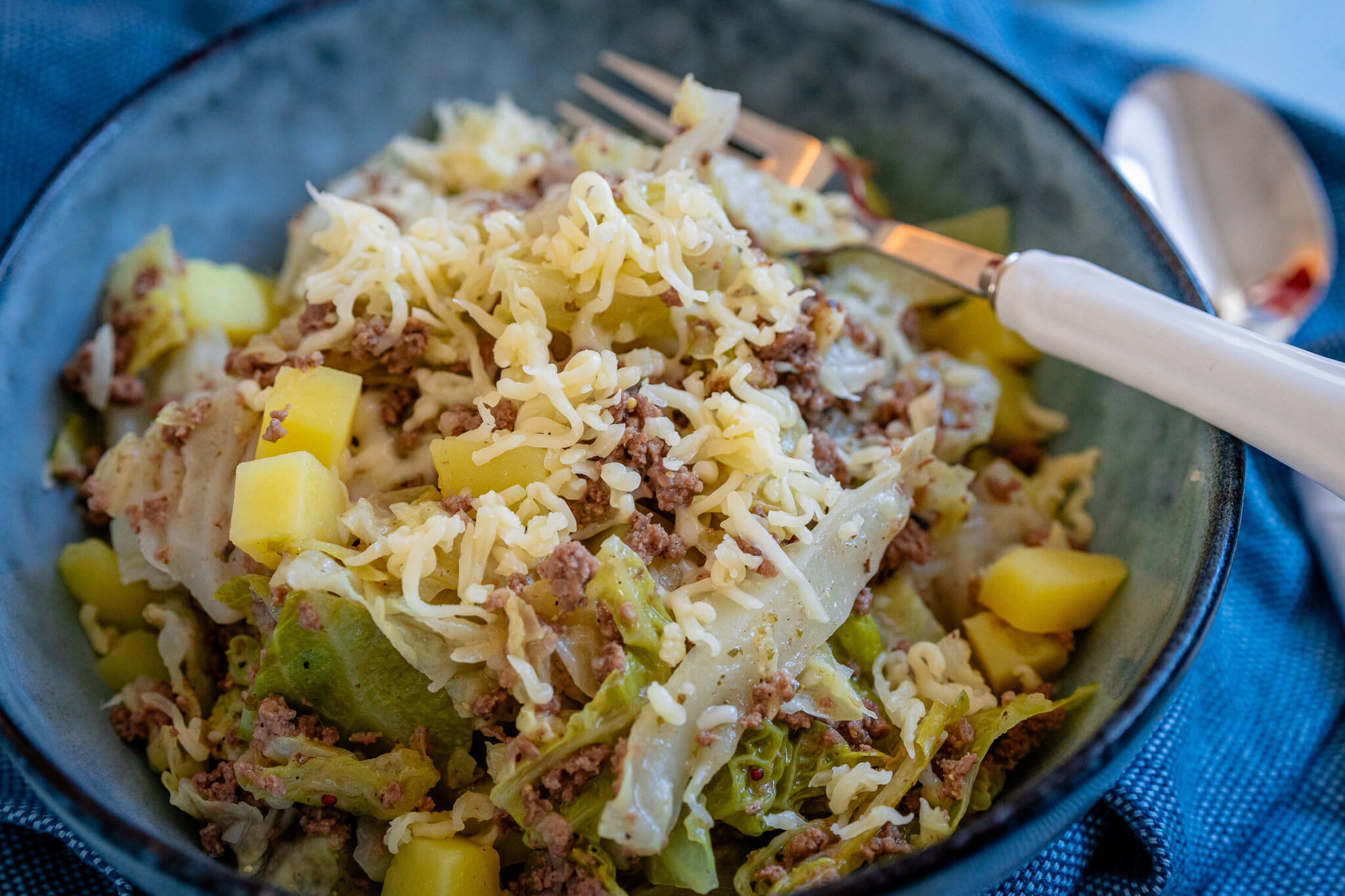 Wirsing-Hack-Pfanne mit Kartoffeln – herzhaft & einfach Wirsing-Hack-Pfanne mit Kartoffeln – herzhaft & einfach