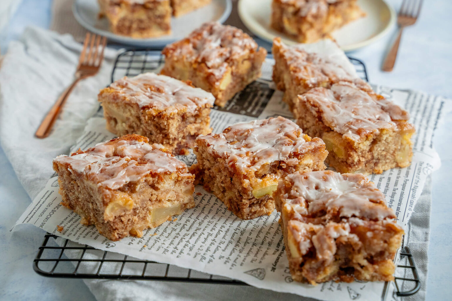 Zimtschnecken-Apfelkuchen – saftig &amp; einfach mit Rührteig