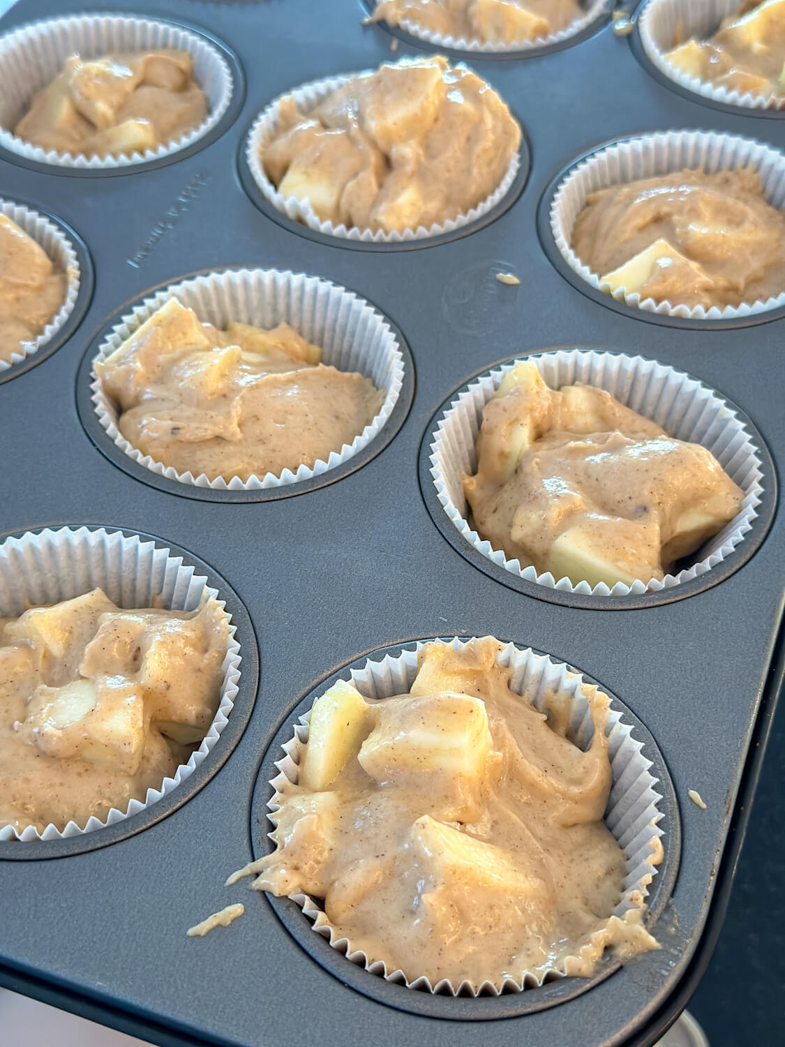Einfache Apfel-Zimt-Muffins – saftig &amp; mit Streuseln backen