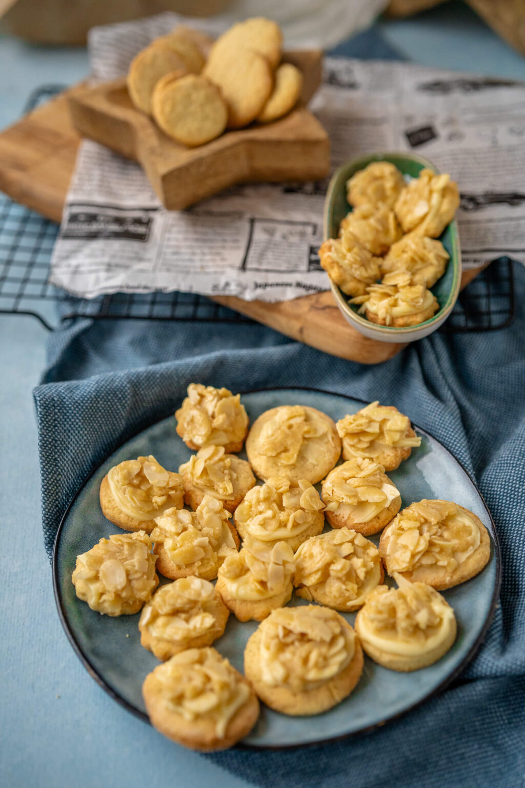 Bienenstich Plätzchen mit Mandelkruste und weißer Schokocreme - Einfach ...