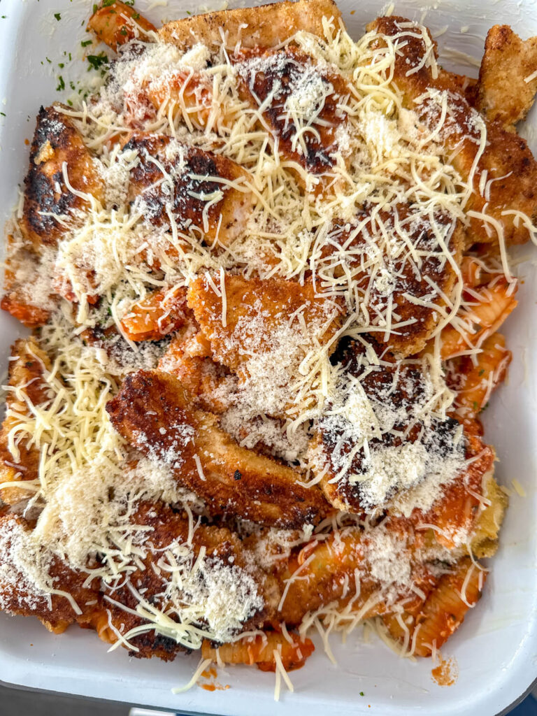 Parmesan Hähnchen Auflauf mit Käse überbacken