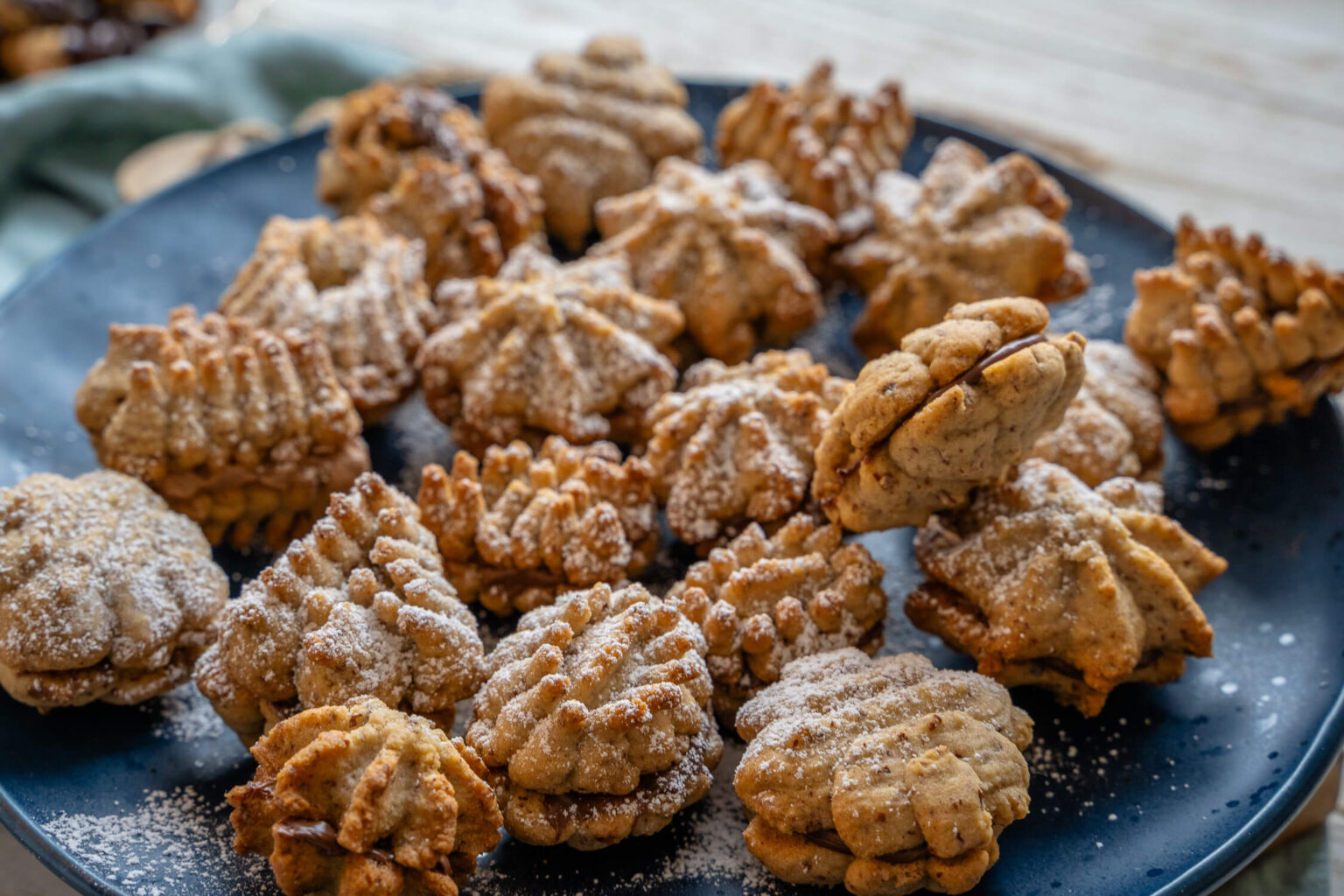 Zimt Busserl - einfache Weihnachtskekse mit der Gebäckpresse Zimt Busserl - einfache Weihnachtskekse mit der Gebäckpresse