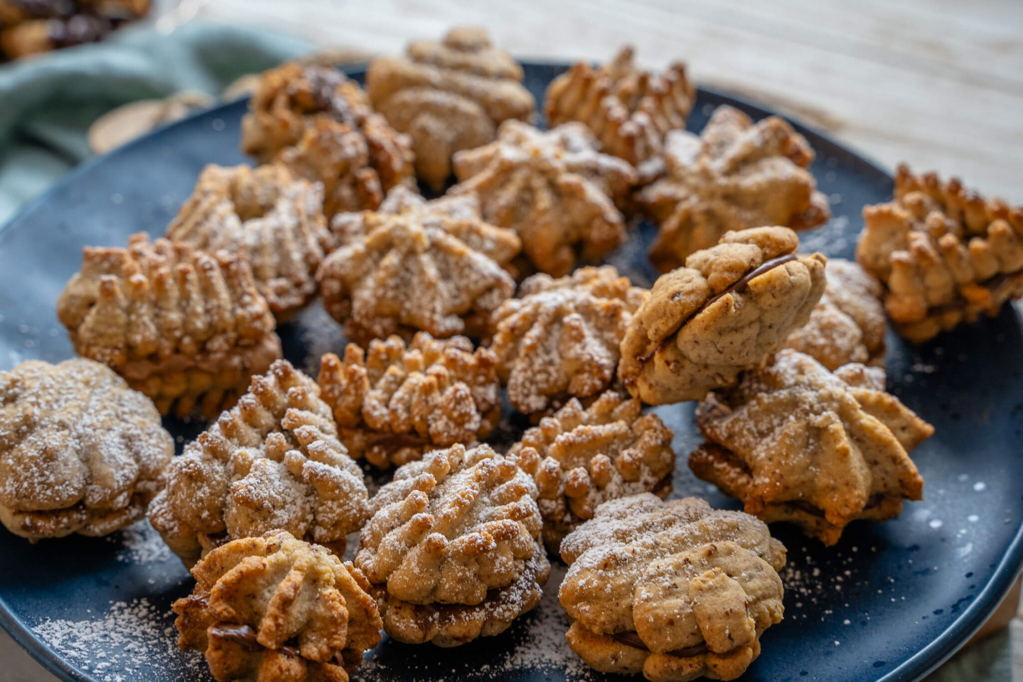 Zimt Busserl - einfache Weihnachtskekse mit der Gebäckpresse