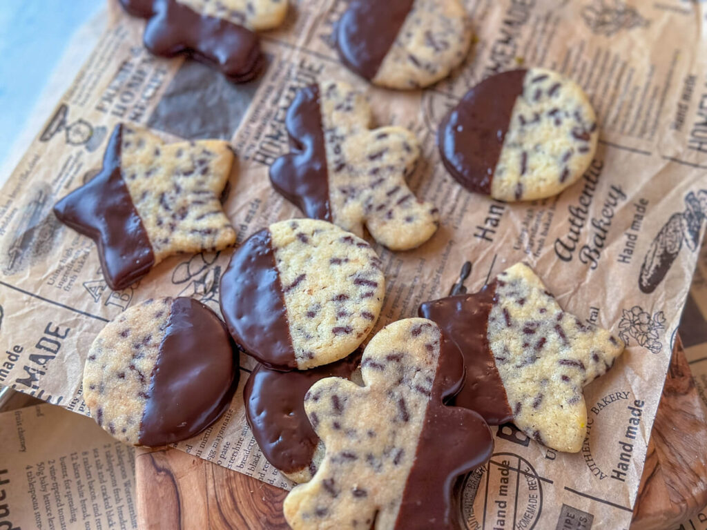 Stracciatella Plätzchen mit Schokoglasur