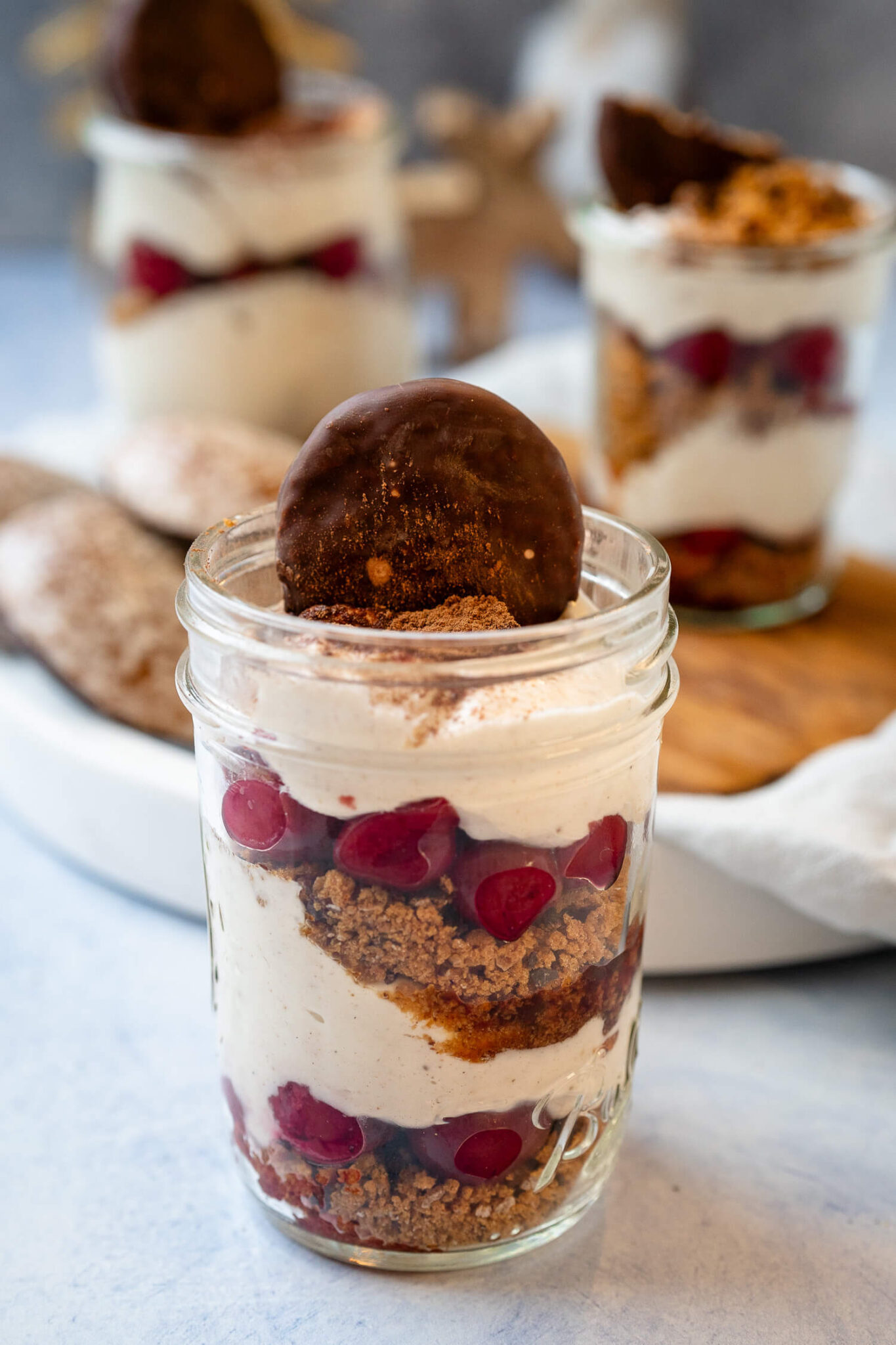 Lebkuchen-Kirsch-Dessert im Glas – einfaches Rezept - Einfach Malene